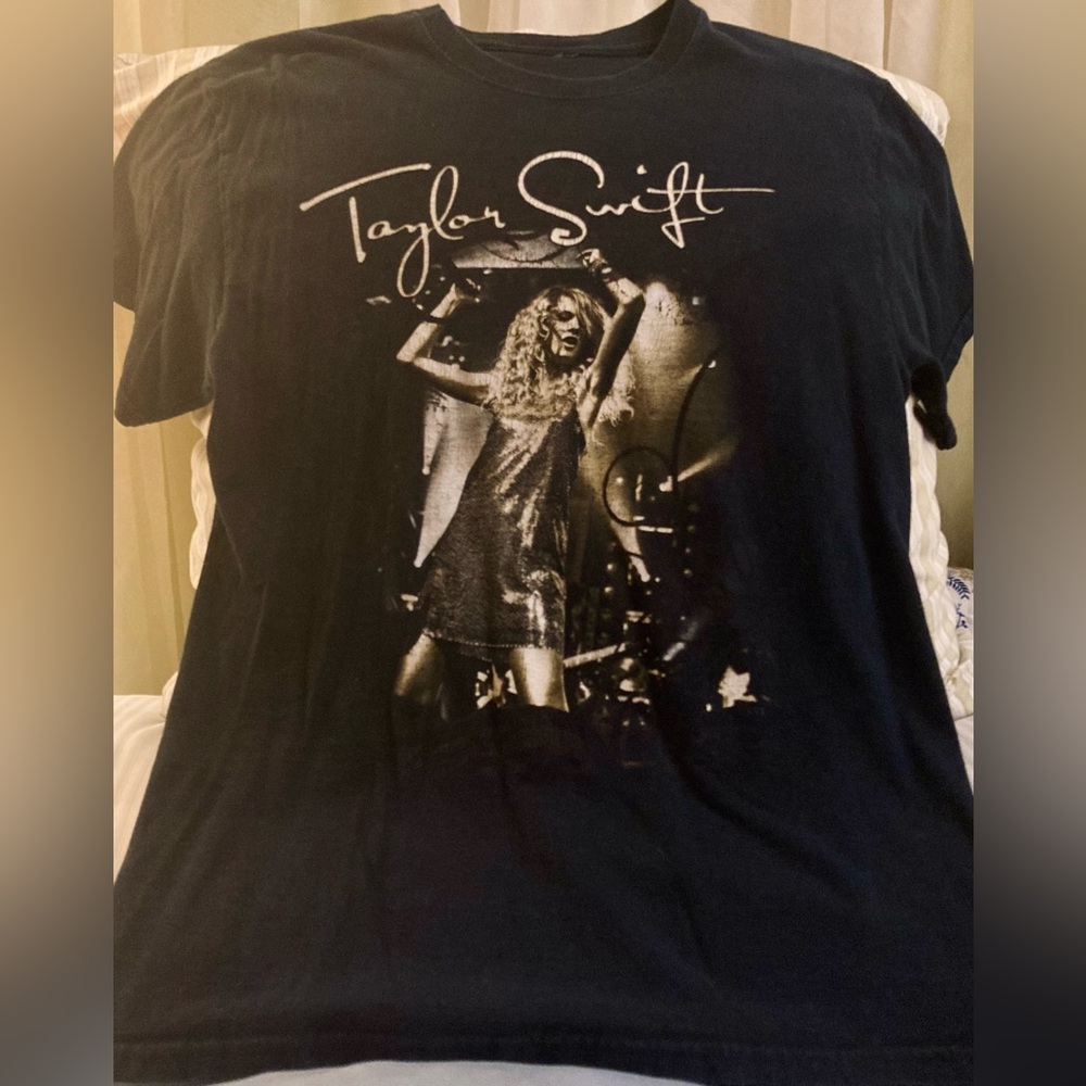 Taylor Swift Fearless 2009 tour shirt - Picture 8 of 10
